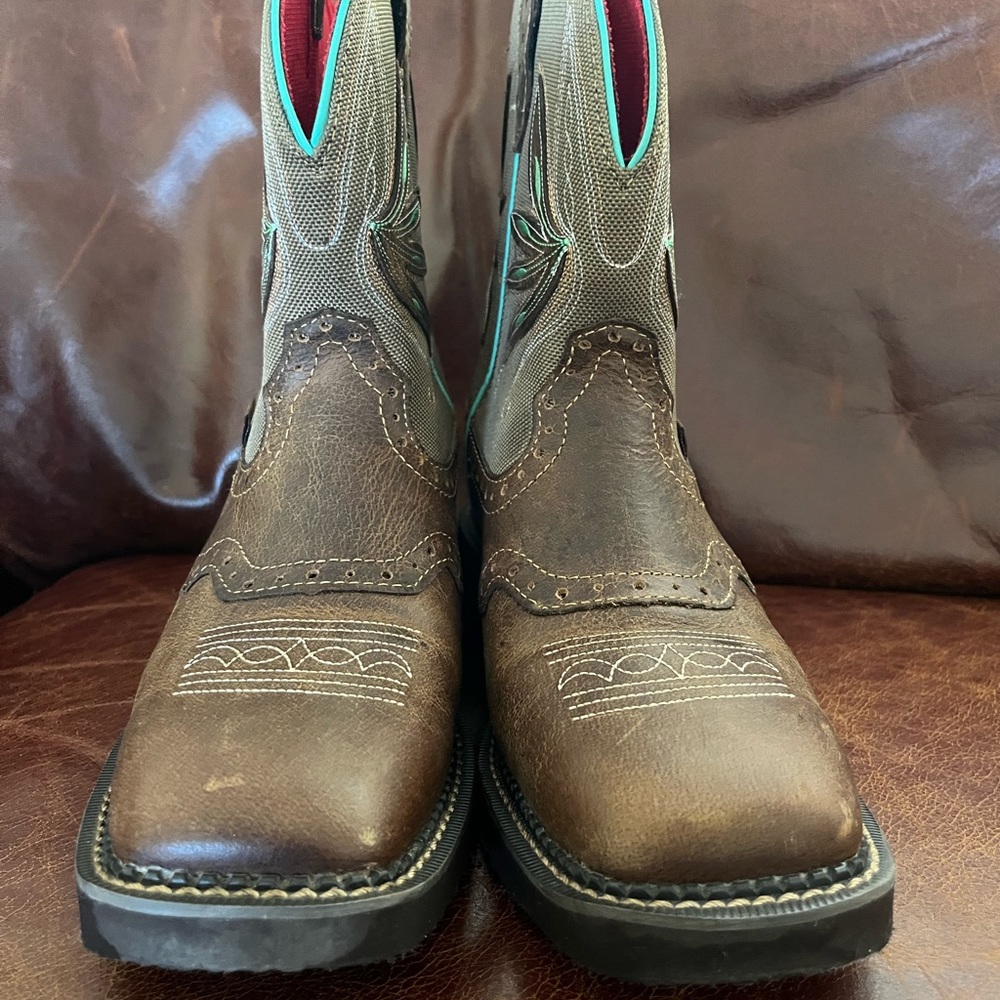 Justin gypsy boots Nettie 8.5B for wide feet new without tags